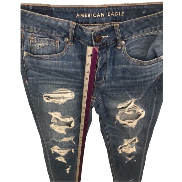 American Eagle AEO Tomgirl Distressed Jeans Size 2 Light Wash - Picture 11 of 13
